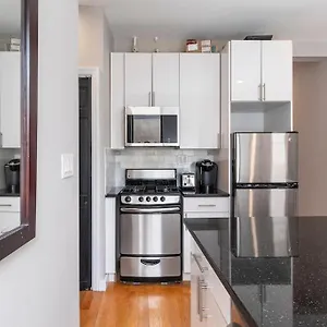 Renovated Lower Eastside 2br Washer Dryer Apartment
